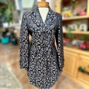 Ice long blazer/jacket  the perfext dressy jacket fully lined. Size 8.